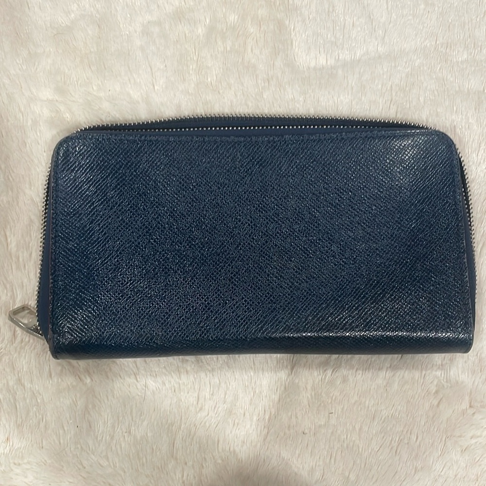 Louis Vuitton Taiga Leather Zip Around Travel Case Long Wallet